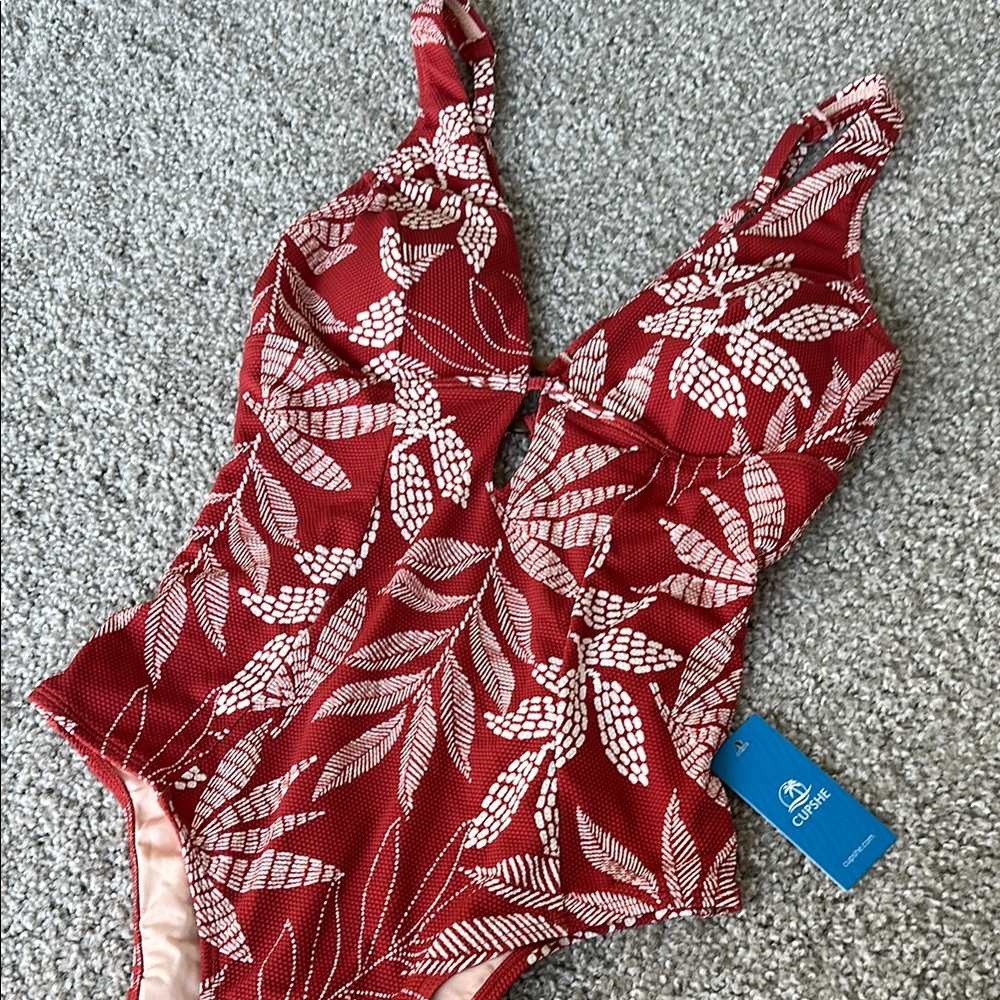NWT CUPSHE Red Leaf Print Swimsuit SIZE M with cute back detail